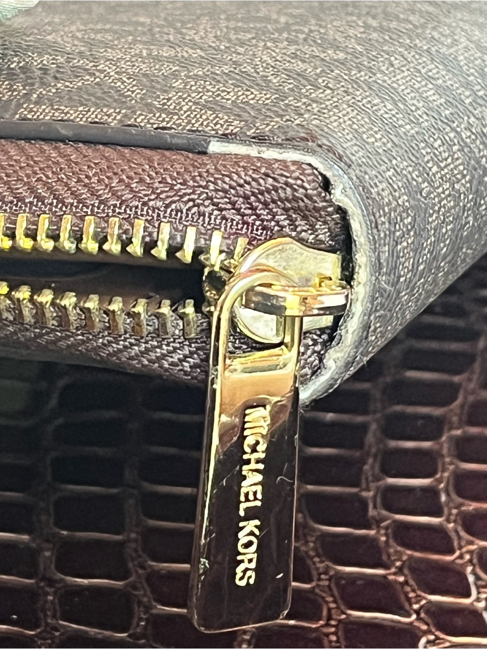 Michael Kors Jet Set Travel Continental  Wallet with Gold Logo Lettering (GUC) - Picture 4 of 15
